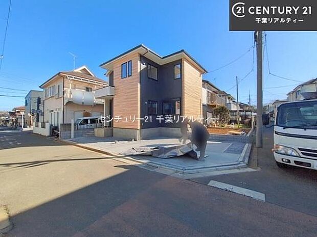 落ち着きある住宅街!周囲には高い建物がなく、空が広く開放感があり、陽当りを大きく遮られることもありません。気持ちの良い風が通り抜ける街並みです。