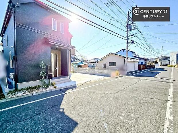 周辺環境や、お客様のご希望に合った物件も一緒にご案内を致します。住宅ローンアドバイザーによるご相談も承ります。当社はお問い合わせに即対応します!お待たせしません!