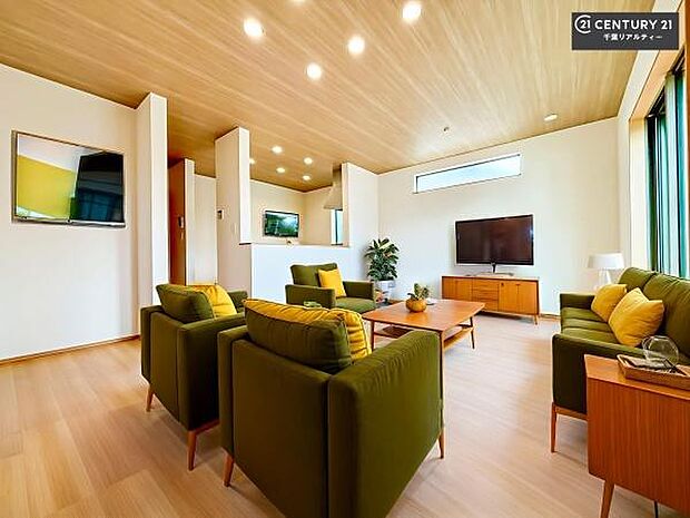 家具はCGパースです。開放感のある広々LDK!ソファーやダイニングテーブルを置いても窮屈にならないので快適に過ごせます!