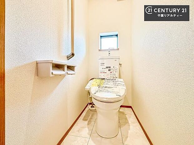 清潔感のある色味のお手洗いです!さわやかでスッキリする空間です!お手入れがしやすいトイレです!