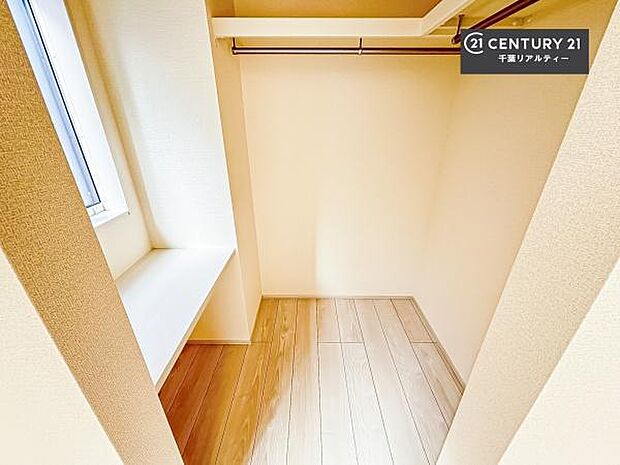 住空間をすっきり使うためには必須ポイントの収納スペースですよね。是非現地でご確認ください!