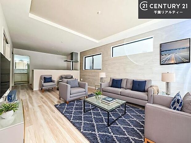 家具はCGパースです。心地良いリビングは家族が自然と集まります。家族団欒の時間が増えそうです。ご家族と、より一層充実した時間を過ごせそうですね。