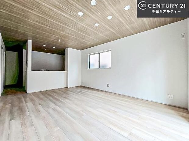 広々ダイニングスペース!ゆったりお食事。笑い声響く楽しい時間が過ごせます。日々の疲れも癒されます!