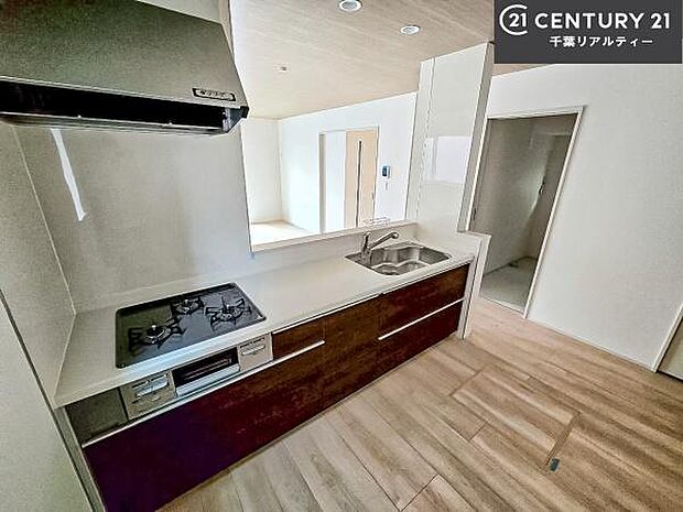 収納スペースが豊富で、調理スペースがスッキリと片付きひろ〜く活用できます!快適に作業ができます!毎日の料理が捗ります!