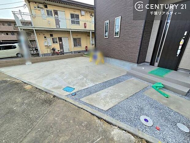 カースペース付きなのでマイカーをお持ちの方も安心ですね！ぜひ現地にてお確かめくださいませ！