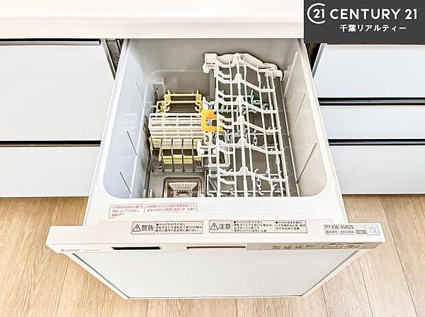 食洗機付きのキッチンです!忙しい時や手荒れ防止として大変活躍する便利な仕様です!ビルトインなのでキッチンの場所を取らず調理スペースを広く使うことが出来ます!