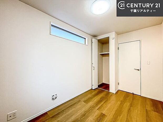 シンプルにデザインされているため、家具を選びません!お気に入りの家具を置いてくつろげる空間を作ることができます。