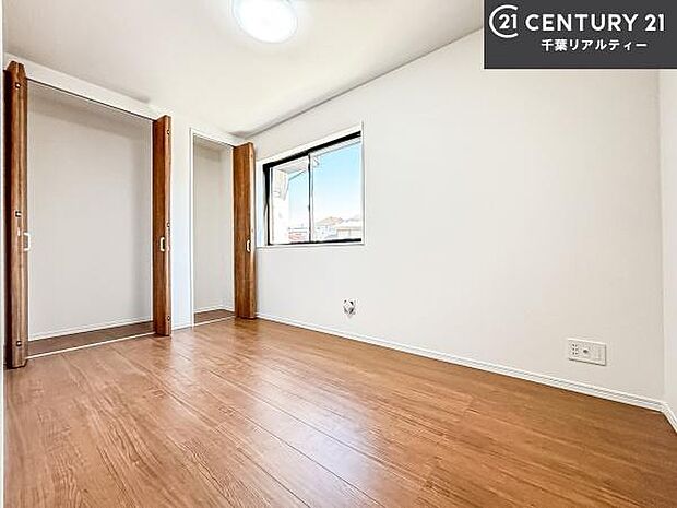 シンプルにデザインされているため、家具を選びません!お気に入りの家具を置いてくつろげる空間を作ることができます。