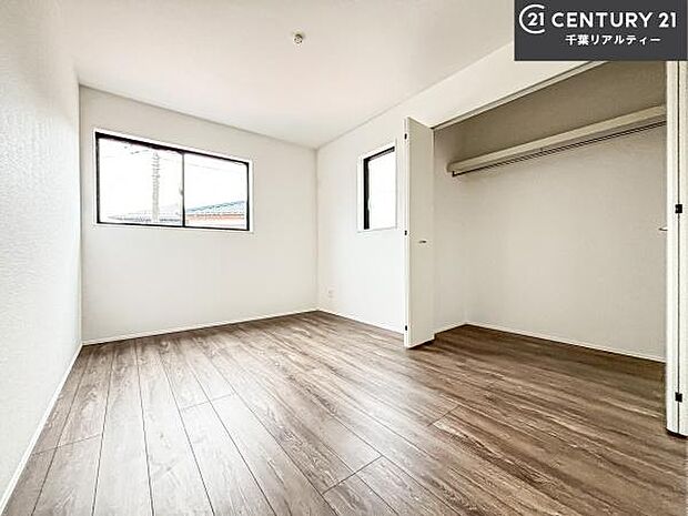 シンプルにデザインされているため、家具を選びません!お気に入りの家具を置いてくつろげる空間を作ることができます。