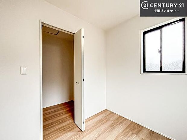 シンプルにデザインされているため、家具を選びません!お気に入りの家具を置いてくつろげる空間を作ることができます。