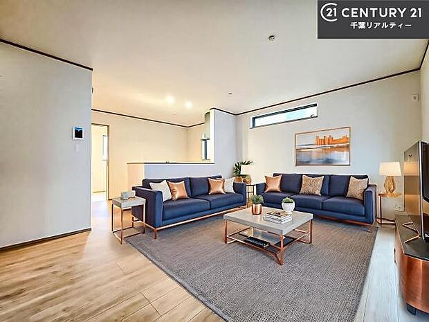 家具はCGパースです。開放感のある広々LDK!ソファーやダイニングテーブルを置いても窮屈にならないので快適に過ごせます!コミュニケーションが取りやすいリビングです!