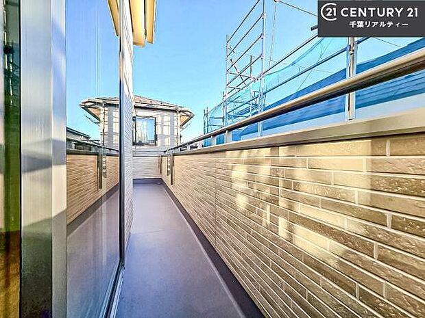 陽当たり良好なバルコニーです!晴れた日には青い空を見渡せる開放的な時間を楽しめます。