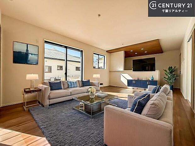 家具はCGパースです。優しい陽だまりがリビングを包んでくれて居心地の良い空間を演出してくれます!くつろぎの時間を過ごせます!