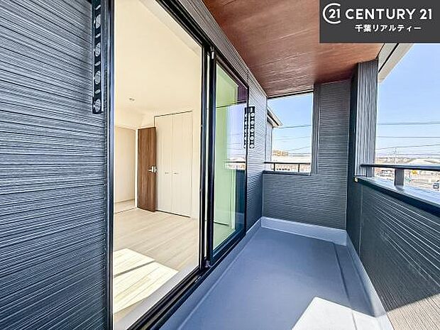 陽当たり良好なバルコニーです!晴れた日には青い空を見渡せる開放的な時間を楽しめます。