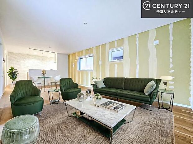 家具はCGパースです。開放感のある広々LDK!ソファーやダイニングテーブルを置いても窮屈にならないので快適に過ごせます!コミュニケーションが取りやすいリビングです!