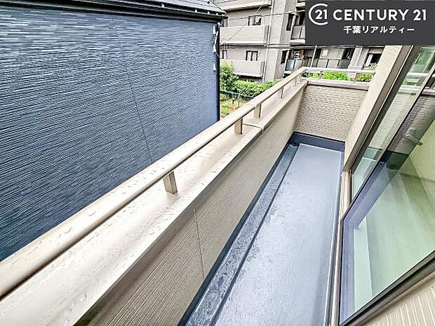 陽当たり良好なバルコニーです!晴れた日には青い空を見渡せる開放的な時間を楽しめます。