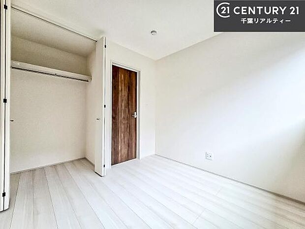 シンプルにデザインされているため、家具を選びません!お気に入りの家具を置いてくつろげる空間を作ることができます。