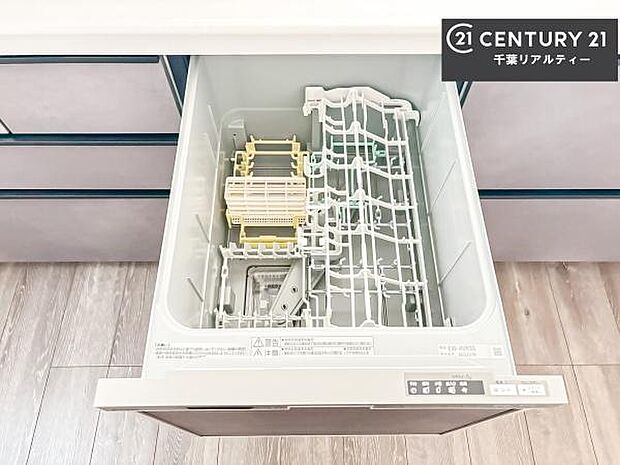 食洗機付きのキッチンです!忙しい時や手荒れ防止として大変活躍する便利な仕様です!ビルトインなのでキッチンの場所を取らず調理スペースを広く使うことが出来ます!