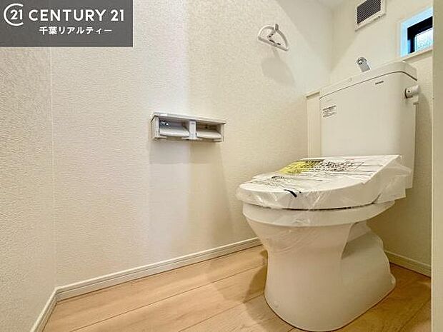 温水洗浄便座につき、冬場は便座が暖かくできるので冷たい便座に座らずに済む嬉しい仕様です!