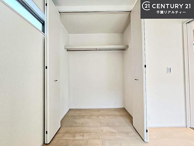 各居室収納付き!急なお客様が来客しても散らかったお部屋をサッと片付けられます!お部屋のスペースが生まれゆとりあるお部屋を演出することが出来ます!