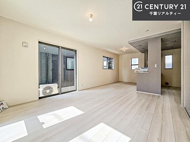 広々ダイニングスペース!ゆったりお食事。笑い声響く楽しい時間が過ごせます。日々の疲れも癒されます!