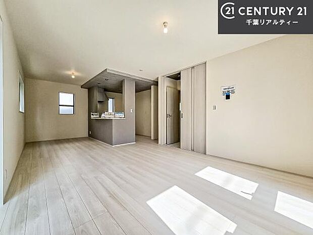 広々ダイニングスペース!ゆったりお食事。笑い声響く楽しい時間が過ごせます。日々の疲れも癒されます!