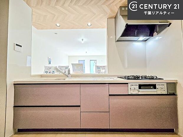 収納スペースが豊富で、調理スペースがスッキリと片付きひろ〜く活用できます!快適に作業ができます!毎日の料理が捗ります!