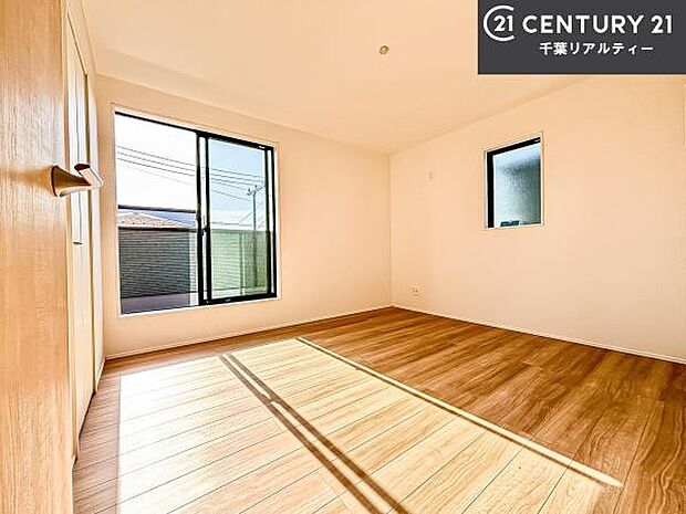 シンプルにデザインされているため、家具を選びません!お気に入りの家具を置いてくつろげる空間を作ることができます。