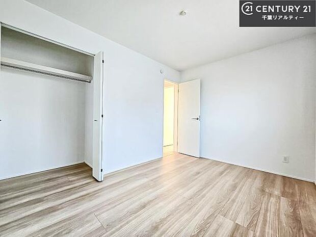 シンプルにデザインされているため、家具を選びません!お気に入りの家具を置いてくつろげる空間を作ることができます。