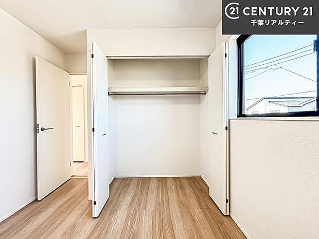 収納スペース充実しています!急なお客様が来客しても散らかったお部屋をサッと片付けられます!お部屋のスペースが生まれゆとりあるお部屋を演出することが出来ます!