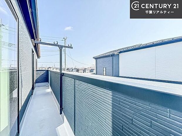 陽当たり良好なバルコニーです！晴れた日には青い空を見渡せる開放的な時間を楽しめます。