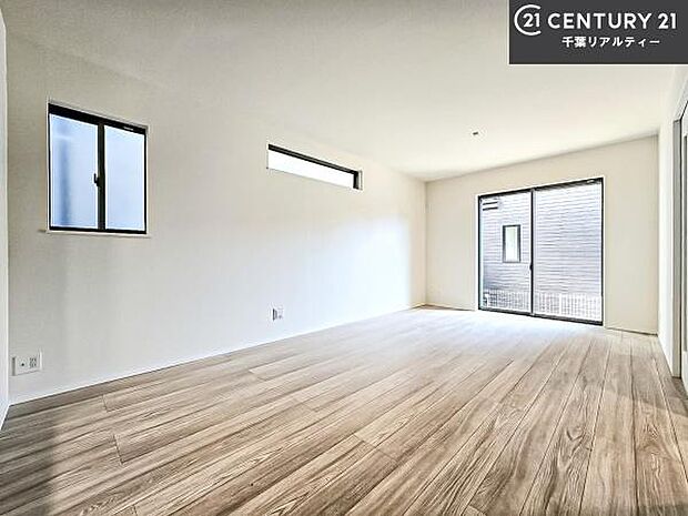 広々ダイニングスペース!ゆったりお食事。笑い声響く楽しい時間が過ごせます。日々の疲れも癒されます!