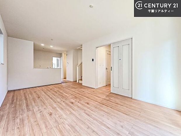 広々ダイニングスペース!ゆったりお食事。笑い声響く楽しい時間が過ごせます。日々の疲れも癒されます!