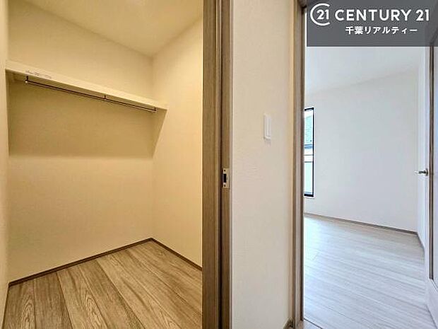 たっぷり収納住空間。納戸がございます!収納スペースとしてはもちろん、書斎や趣味の空間にもぴったりです!