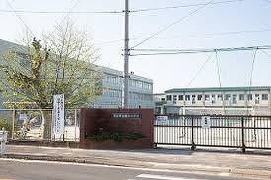 市川市立国分小学校まで727m