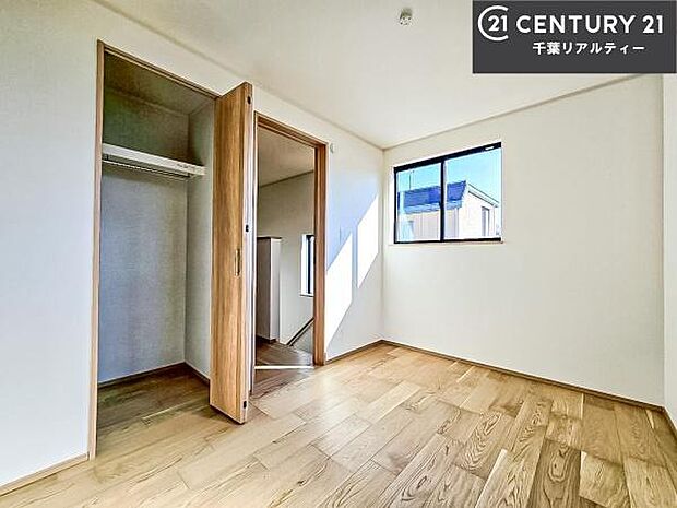 3階にある納戸は収納もあります!お子様のお部屋としてもご利用いただけます!