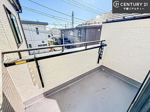 陽当たり良好なバルコニーです!晴れた日には青い空を見渡せる開放的な時間を楽しめます。