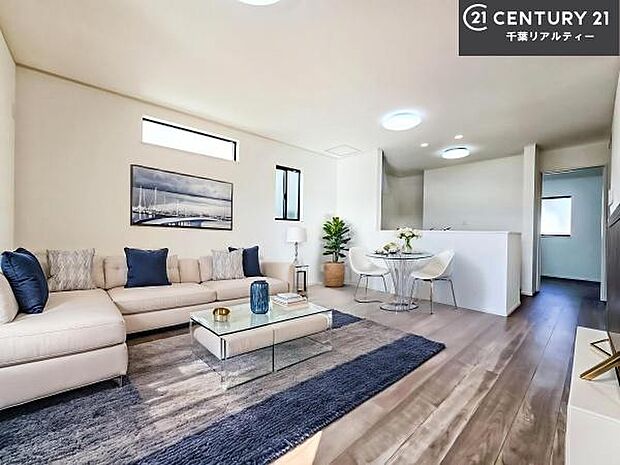 家具はCGパースです。大切な家族が集まるからこそLDKにはこだわりたい。子供たちが元気に笑いながら走り回っている姿を見た時が「広い家にして良かった」と思う瞬間です。