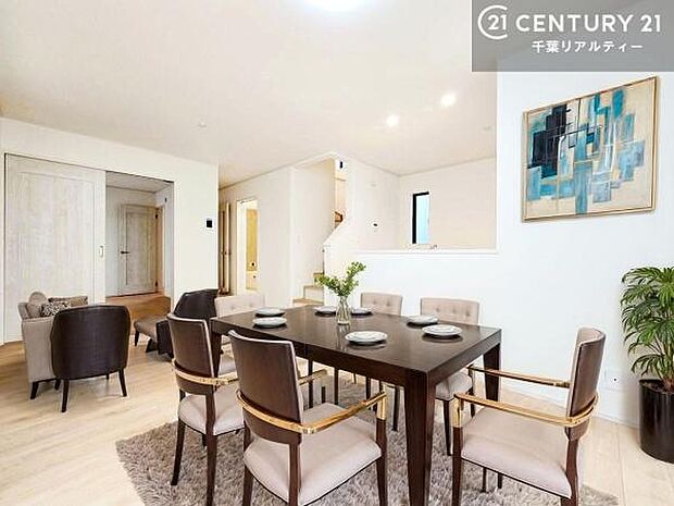 家具はCGパースです。開放感のある広々LDK!ソファーやダイニングテーブルを置いても窮屈にならないので快適に過ごせます!コミュニケーションが取りやすいリビングです!