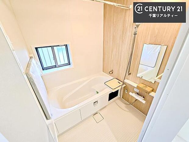 落ち着きある大人の雰囲気のバスルームは、味が出ていてバスタイムが充実!お仕事頑張っているご褒美にお好みの匂いの入浴剤を入れて、楽しんでみてはいかがでしょうか?