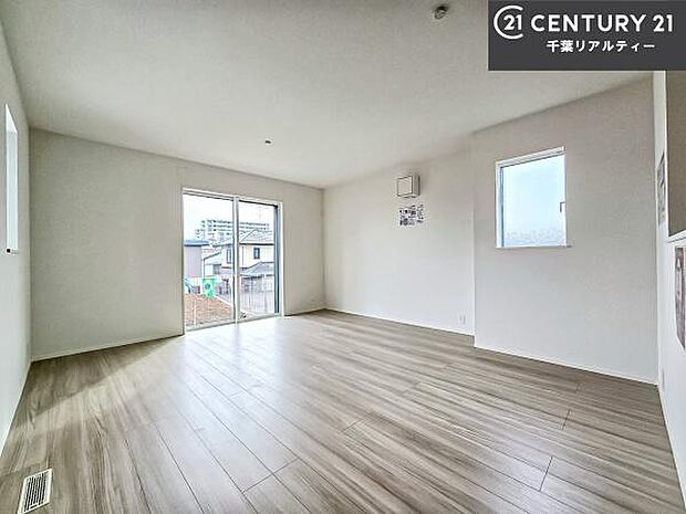 広々ダイニングスペース！ゆったりお食事。笑い声響く楽しい時間が過ごせます。日々の疲れも癒されます！