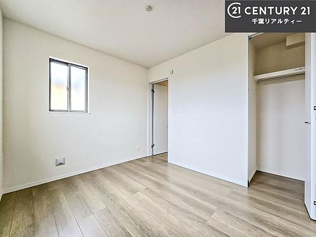 シンプルにデザインされているため、家具を選びません！お気に入りの家具を置いてくつろげる空間を作ることができます。