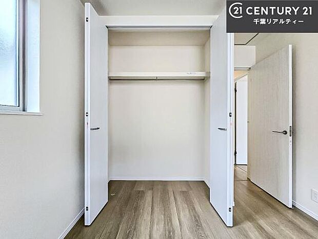 各居室収納付き！急なお客様が来客しても散らかったお部屋をサッと片付けられます！お部屋のスペースが生まれゆとりあるお部屋を演出することが出来ます！