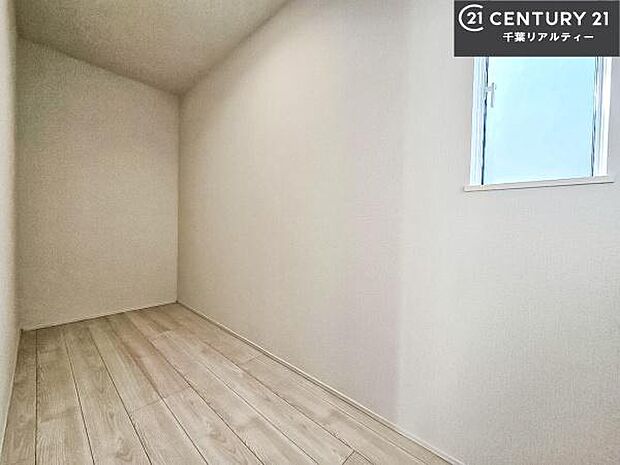 パントリー付き!手を止めず取り出しが出来る作業がしやすい快適な動線です!手際よく料理が作れて毎日捗りそうですね!