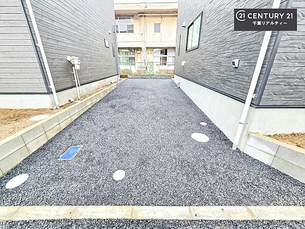 カースペース付きなのでマイカーをお持ちの方も安心ですね!ぜひ現地にてお確かめくださいませ!