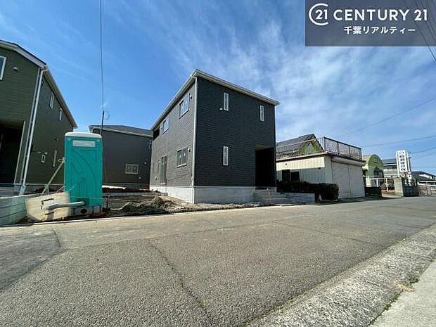 周辺環境や、お客様のご希望に合った物件も一緒にご案内を致します。住宅ローンアドバイザーによるご相談も承ります。当社はお問い合わせに即対応します!お待たせしません!