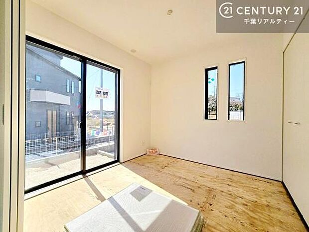 リビングと隣接した和室です!家事の休憩スペースやキッズスペースとして活用するのもよさそうですね!和室の使い方は無限大!