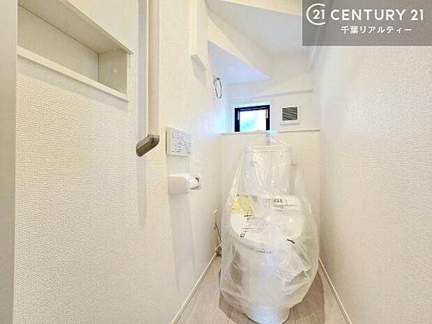 温水洗浄便座につき、冬場は便座が暖かくできるので冷たい便座に座らずに済む嬉しい仕様です!