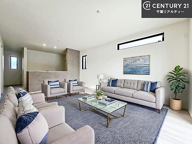 家具はCGパースです。大きな窓からたっぷりの陽ざしが入る明るいリビング。開放感のあるリビングで家族団らんのくつろぎの時間を過ごせます。