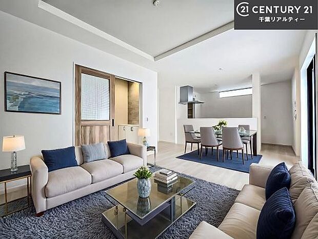 家具はCGパースです。優しい陽だまりがリビングを包んでくれて居心地の良い空間を演出してくれます!自然と家族が集い会話が増える心地よい空間!